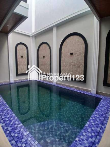 Rumah mewah 2 lantai siap huni with pool murah di beji depok - 11