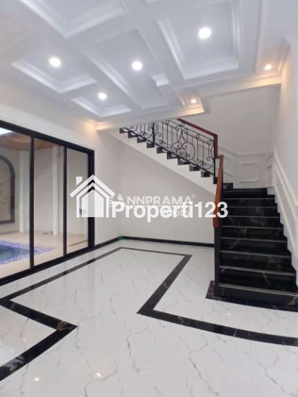 Rumah mewah 2 lantai siap huni with pool murah di beji depok - 4