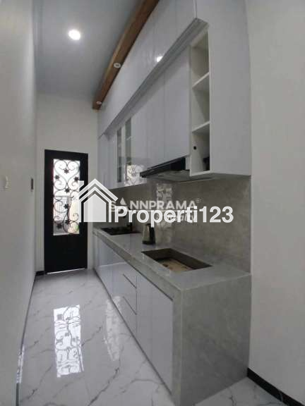Rumah mewah 2 lantai siap huni with pool murah di beji depok - 6