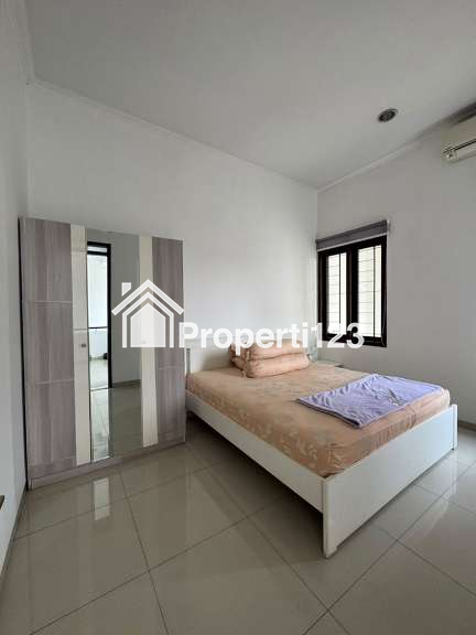 Rumah Modern Industrial Semi Furnished Interior Pemium 5 Kamar Tidur 4 Kamar Mandi Garasi Carport Dekat Sport & Recreation Center di Perumahan Singgasana Pradana Bandung - 6