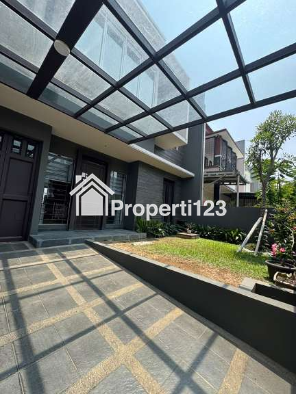 Rumah Modern Industrial Semi Furnished Interior Pemium 5 Kamar Tidur 4 Kamar Mandi Garasi Carport Dekat Sport & Recreation Center di Perumahan Singgasana Pradana Bandung - 11