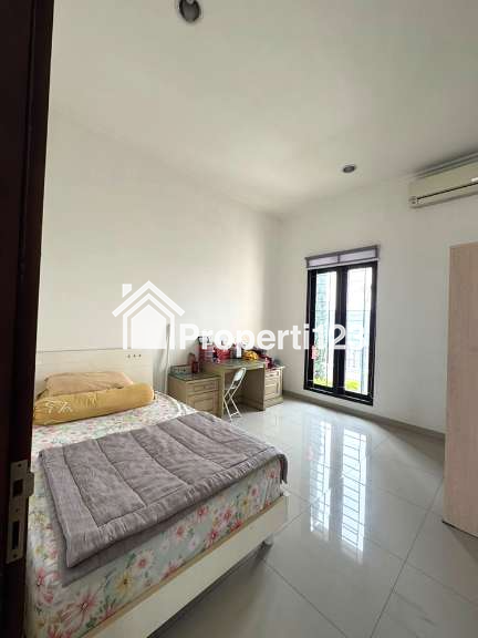 Rumah Modern Industrial Semi Furnished Interior Pemium 5 Kamar Tidur 4 Kamar Mandi Garasi Carport Dekat Sport & Recreation Center di Perumahan Singgasana Pradana Bandung - 5