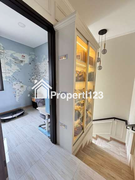 Rumah Minimalis Full Furnished Interior French Contemporer 4 Kamar Tidur 2 Kamar Mandi Carport Selangkah ke Summaba Mall di Summarecon Bandung - 8