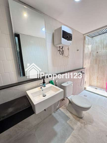 Rumah Minimalis Full Furnished Interior French Contemporer 4 Kamar Tidur 2 Kamar Mandi Carport Selangkah ke Summaba Mall di Summarecon Bandung - 9