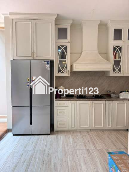 Rumah Minimalis Full Furnished Interior French Contemporer 4 Kamar Tidur 2 Kamar Mandi Carport Selangkah ke Summaba Mall di Summarecon Bandung - 4