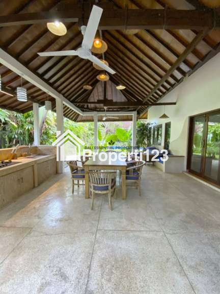SPACIOUS 4 BEDROOM VILLA WITH TROPICAL GARDEN FOR RENT IN UMALAS – RA035 - 4