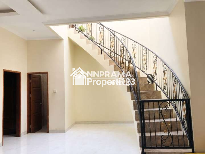 Rumah second murah tanah luas siap huni disawangan Depok - 8