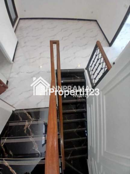 Rumah mewah 3 lantai murah siap huni dimampang depok - 6