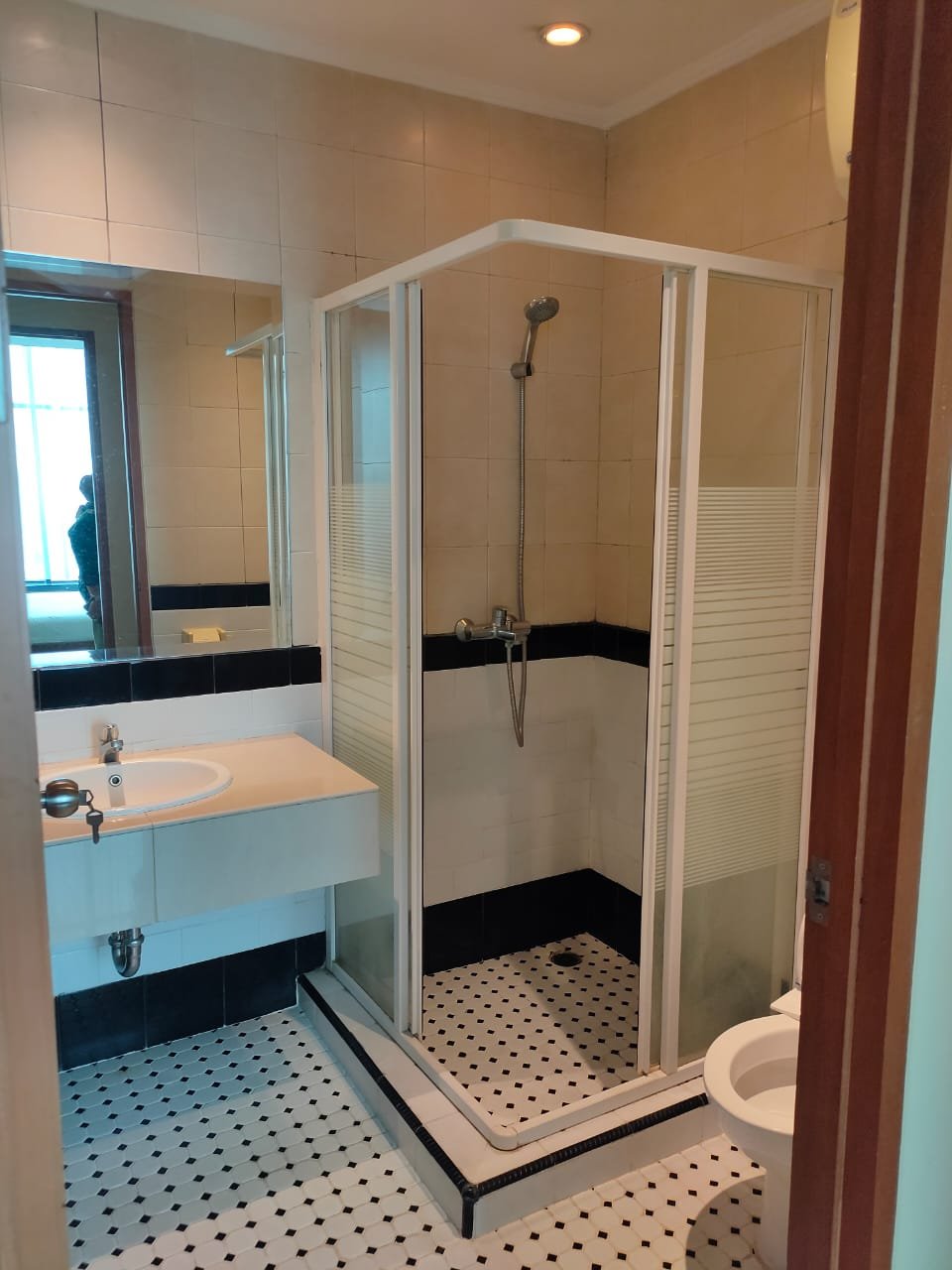 Disewakan Apartemen 2 Bedroom Full Furnish di Hamptons Park - 6