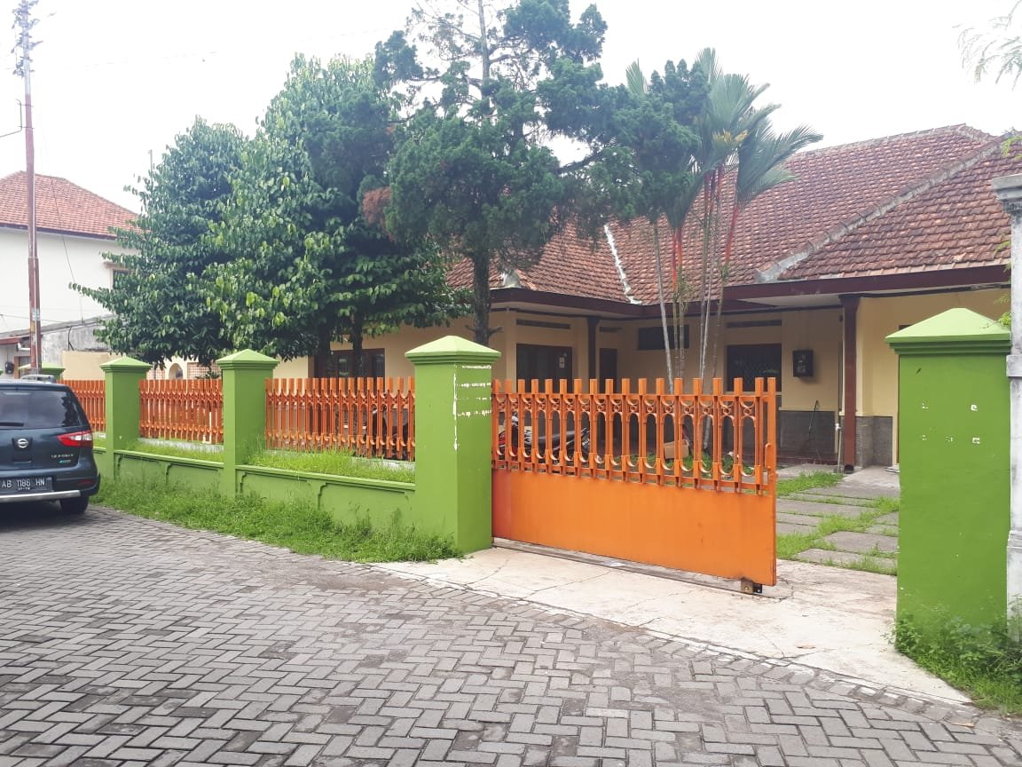 Rumah Besar Halaman Lapang Lingkungan Tenang  Pandean Sari, Sleman, DIY - 8