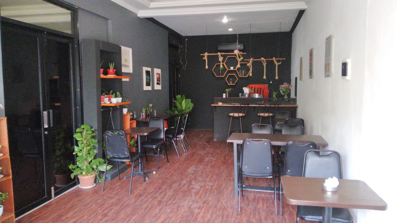 Rumah komersil Cocok untuk usaha Cafe & Resto siap pakai di Tomang, Jakarta Barat - 6