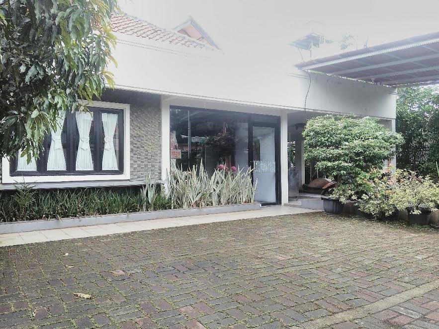 Rumah komersil Cocok untuk usaha Cafe & Resto siap pakai di Tomang, Jakarta Barat - 2