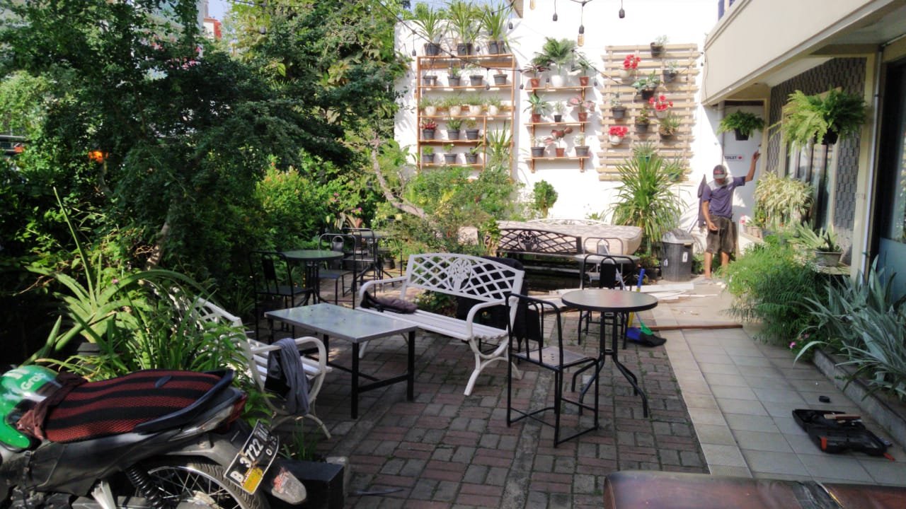 Rumah komersil Cocok untuk usaha Cafe & Resto siap pakai di Tomang, Jakarta Barat - 4