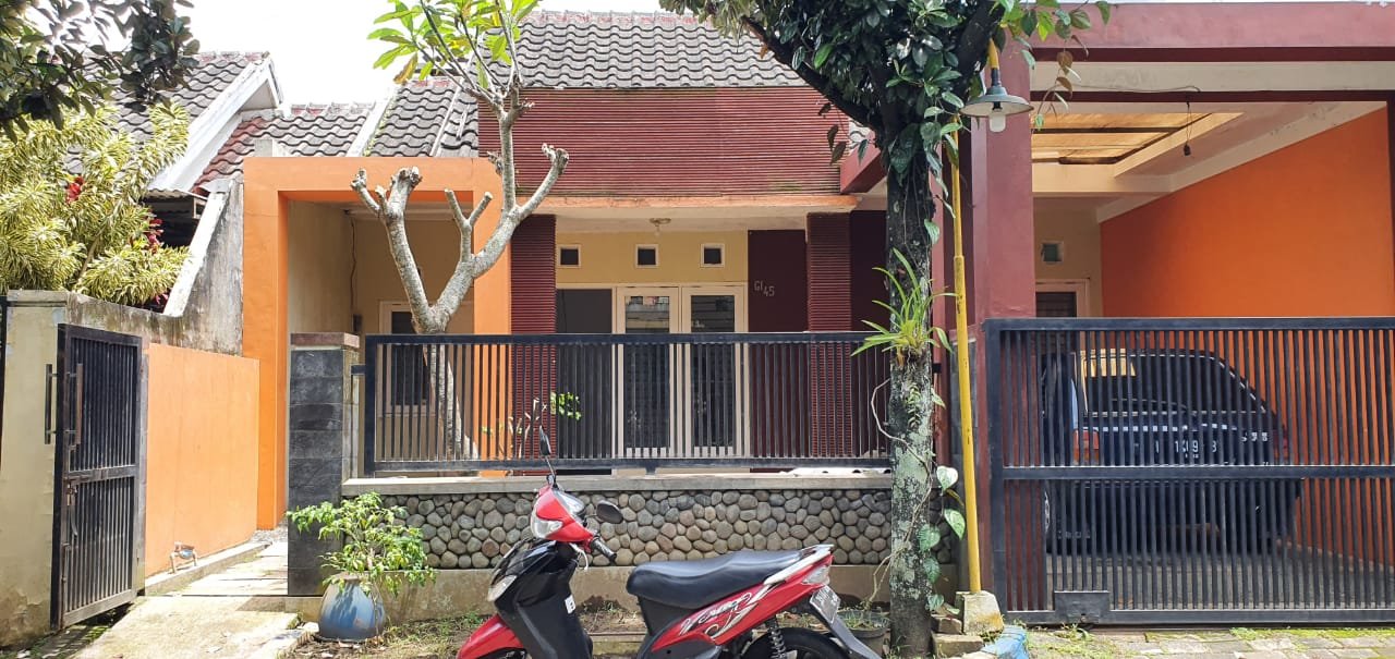 Rumah Malang Strategis Tengah Kota, - 1