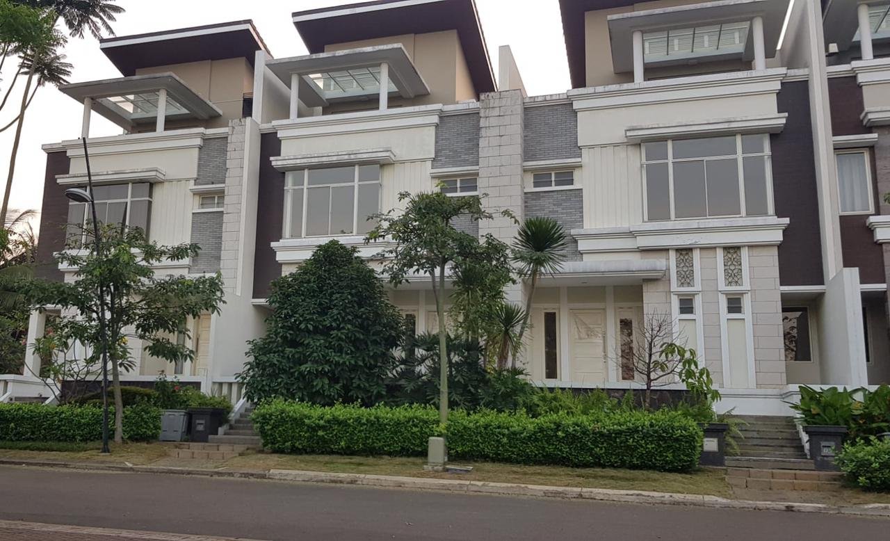 Rumah Mewah 3 Lantai lengkap Lift murah di Gading Serpong Tangerang - 3