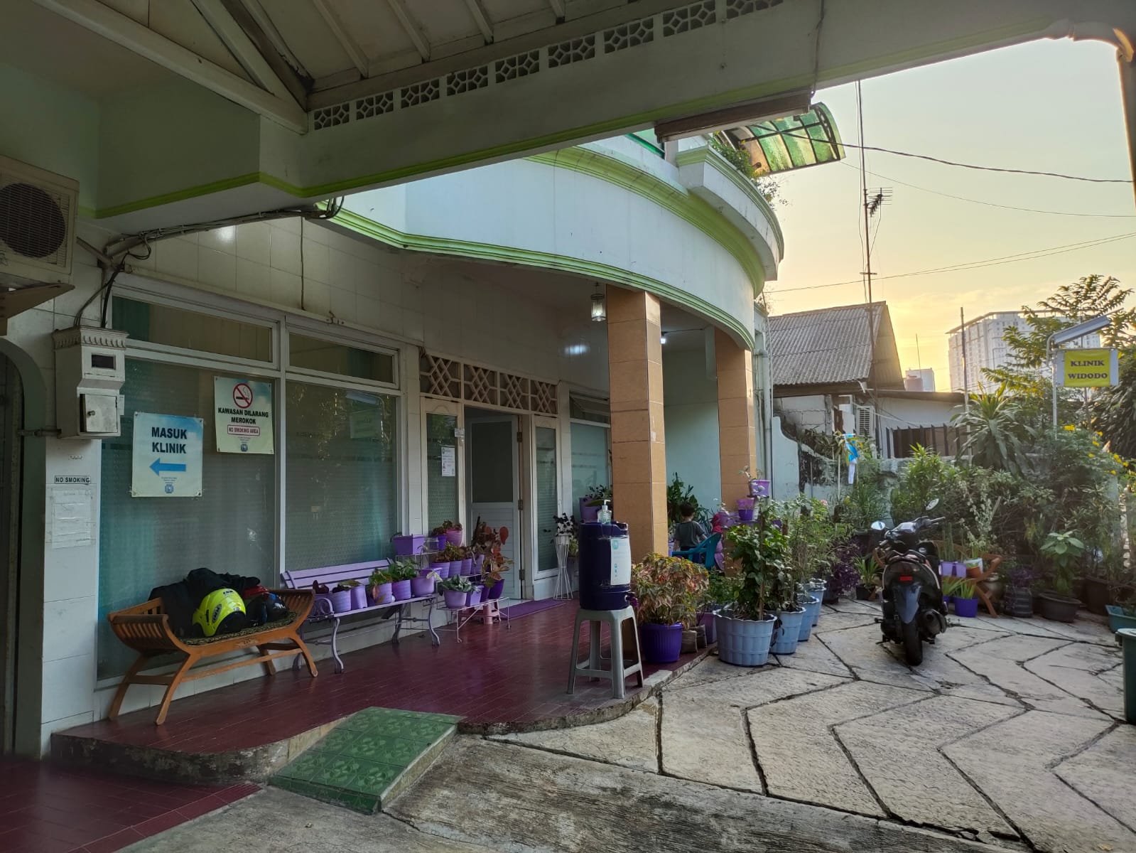 Rumah Dan Klinik Bersalin Berukuran Luas Di Jatinegara, Jakarta Timur - 5
