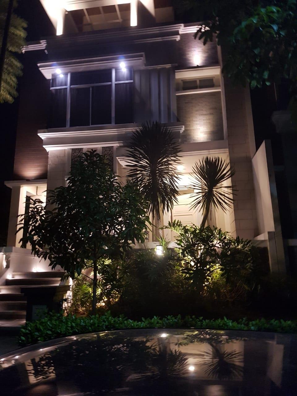 Rumah mewah 3 lantai siap huni di Kawasan Elit Gading Serpong. Bonus Lift - 2