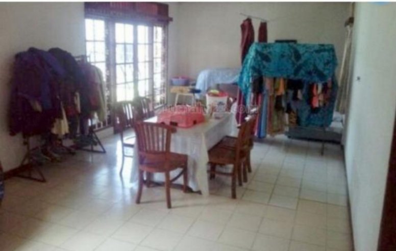 Rumah murah Seken terhitung Tanah luas 605 m2 di Ciputat siap huni hanya 3,75 Milyar (nego) - 4