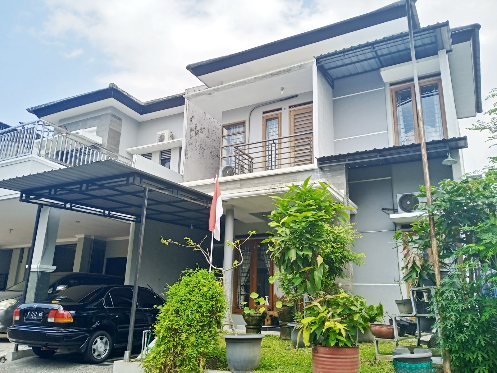 Rumah 2 lantai dalam perumahan elit di sleman jogja - 1