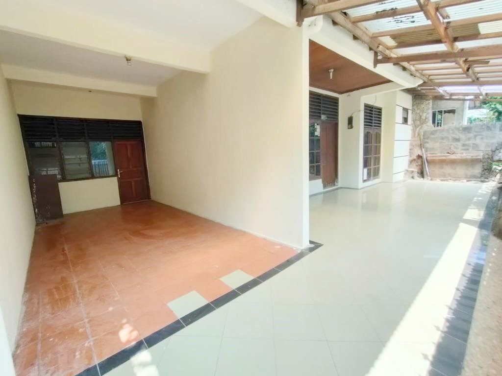 Rumah Dijual Murah Strategis di Komplek Dosen IKIP Jatikramat Jatiasih Kota Bekasi - 6