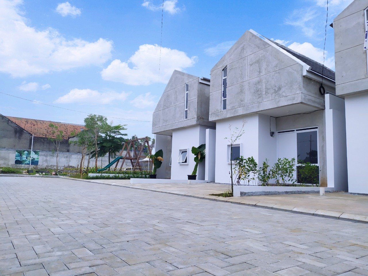 Dijual Rumah Modern Minimalis Ada Mezzanin Dengan Fasilitas Play Ground & Lapangan Basket di Sukatani - 2