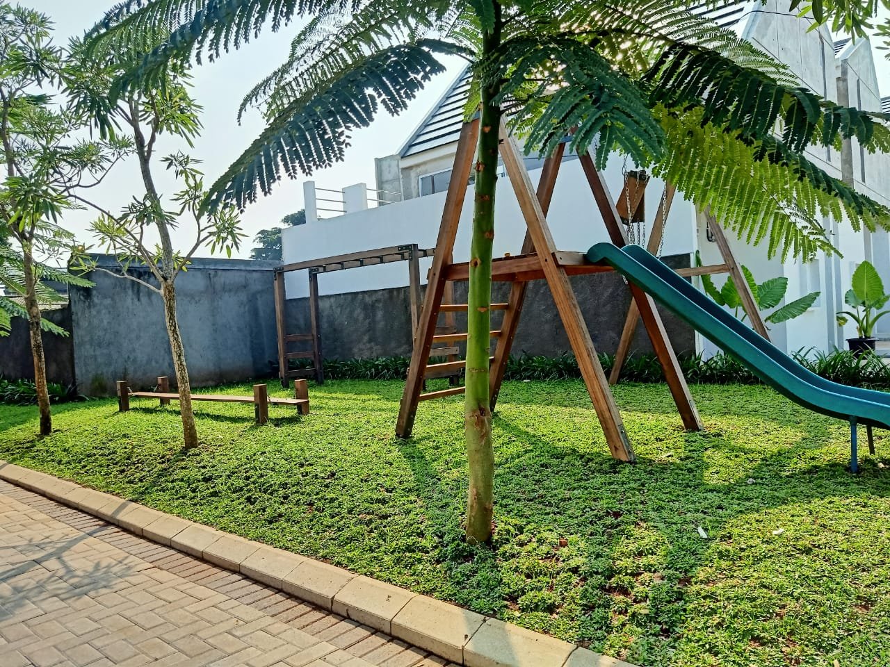 Dijual Rumah Modern Minimalis Ada Mezzanin Dengan Fasilitas Play Ground & Lapangan Basket di Sukatani - 8