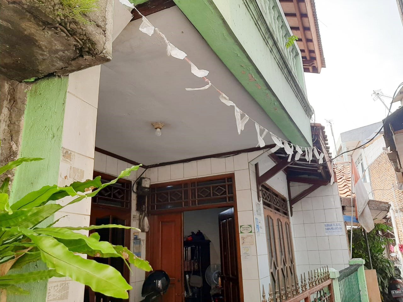 Rumah Dijual Murah Dekat PGC Cililitan Kampus UKI Kantor BKN dan Kantor ASABRI - 1