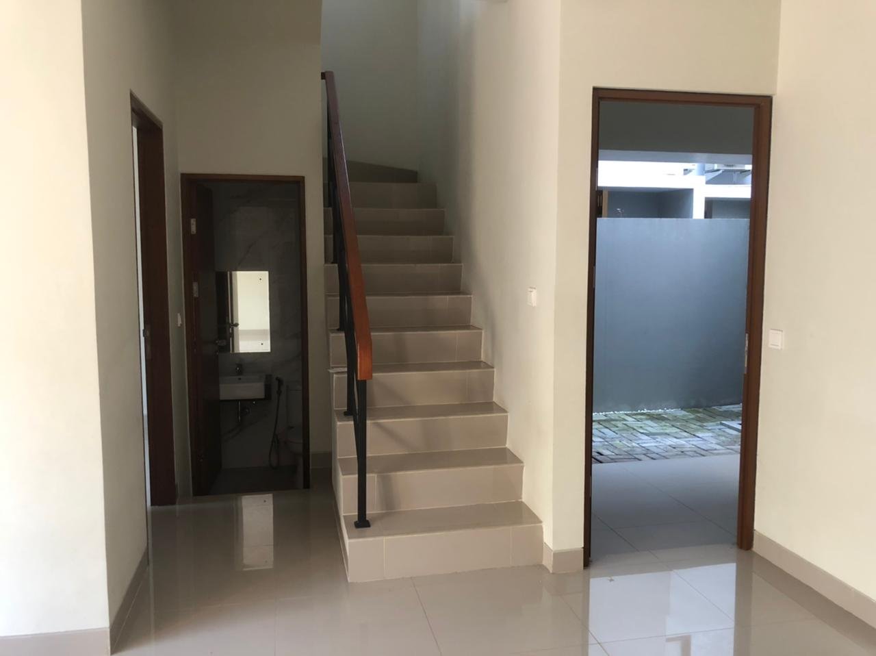 Dijual/Take Over Murah Rumah 2 Lantai di Jatiwarna Pondok Melati Bekasi Dekat Bandara Halim - 3