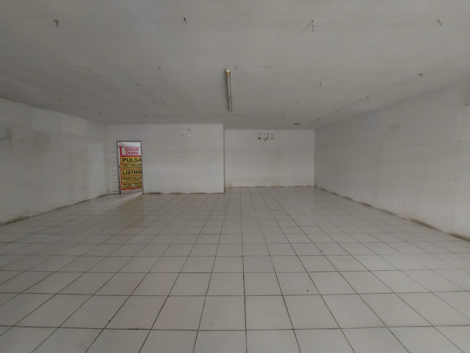 Sewa Tahunan Murah Ruko 2 Lantai Daerah  Daerah Jalan Basuki Rahmat / Oro Oro Dowo kota Malang - 12