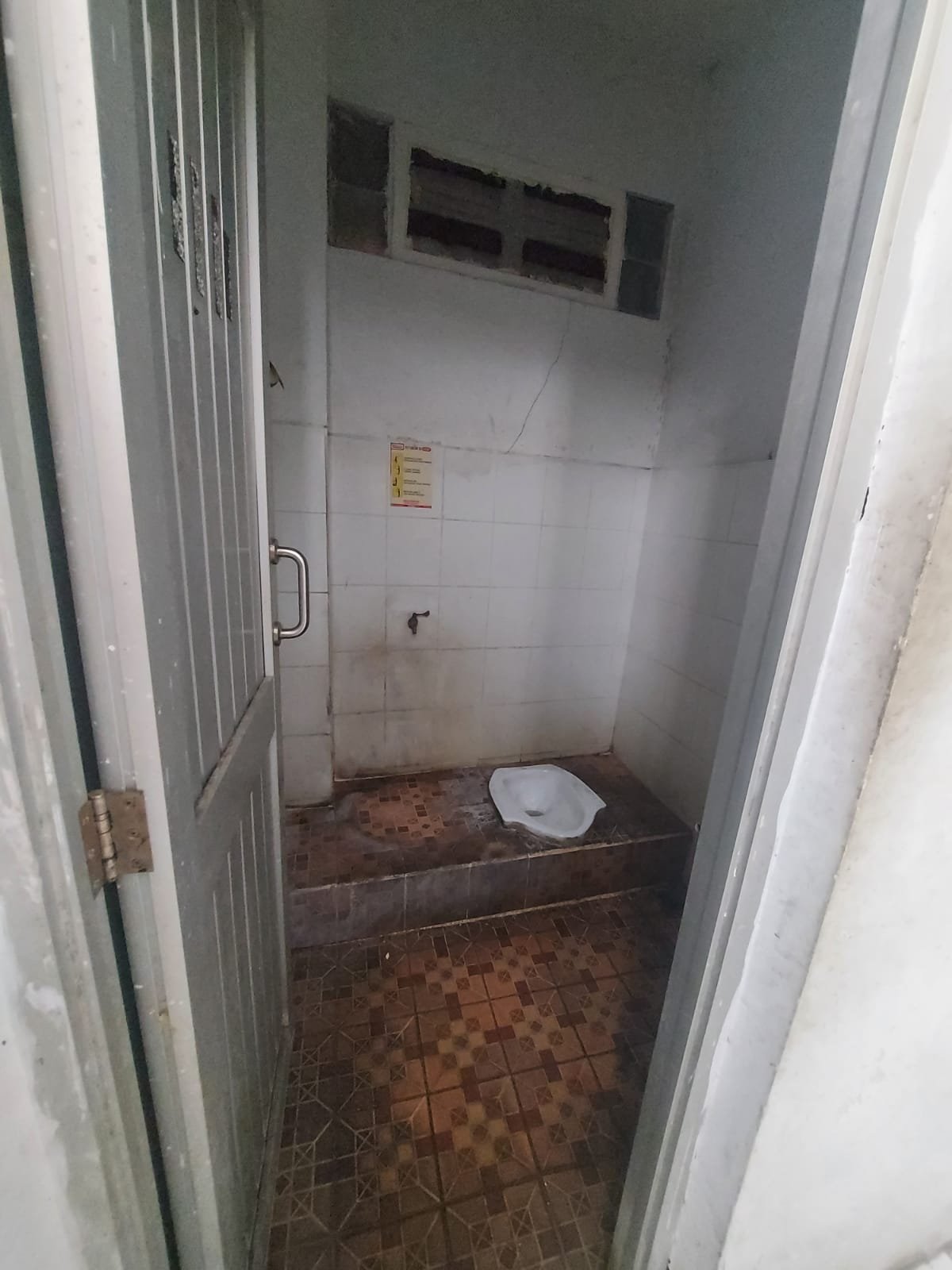 Sewa Tahunan Murah Ruko 2 Lantai Daerah  Daerah Jalan Basuki Rahmat / Oro Oro Dowo kota Malang - 8