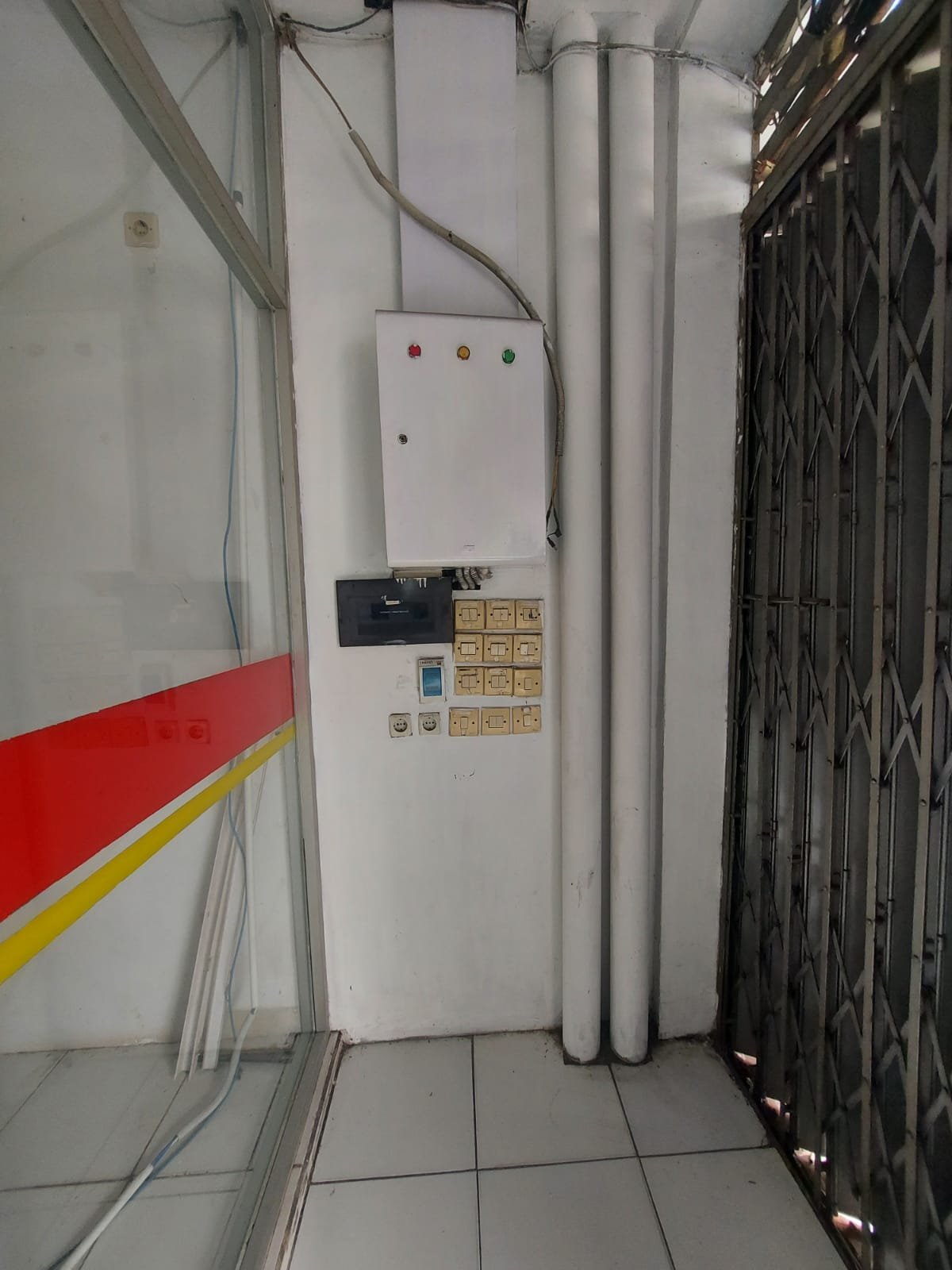 Sewa Tahunan Murah Ruko 2 Lantai Daerah  Daerah Jalan Basuki Rahmat / Oro Oro Dowo kota Malang - 3