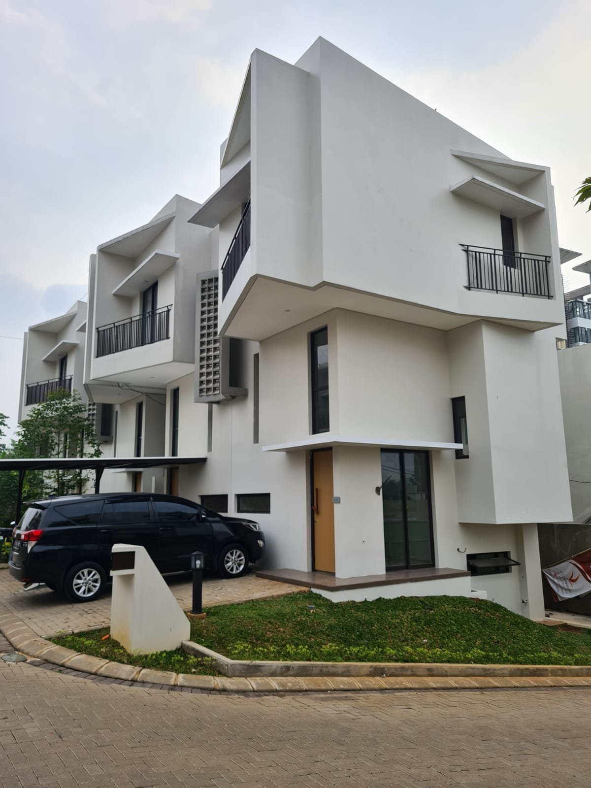 Dijual Cepat Rumah 3 Lantai Town house Eksklusif Ciputat Tangerang Selatan - 2