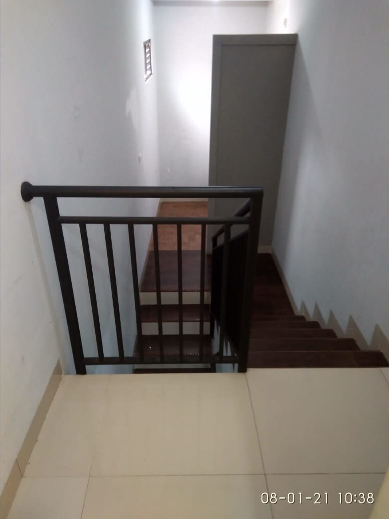 Dijual Cepat Rumah Lokasi Strategis Harga dibawah Pasaran Bagus untuk Investasi - 8