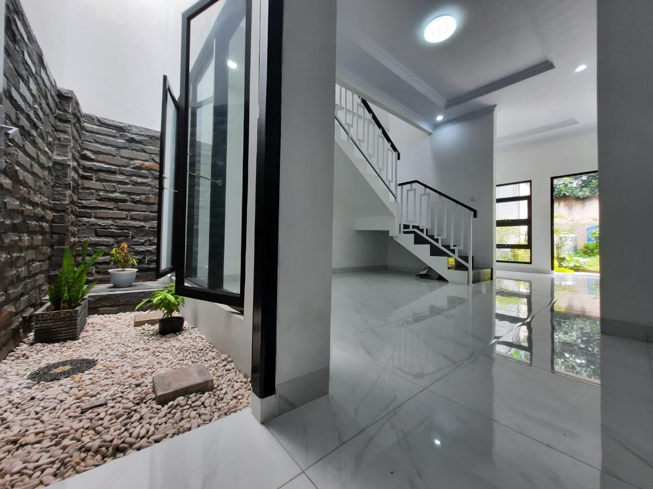 Dijual Rumah Kav.15 Cluster Ray House Residence Jagakarsa Jakarta Selatan - 4