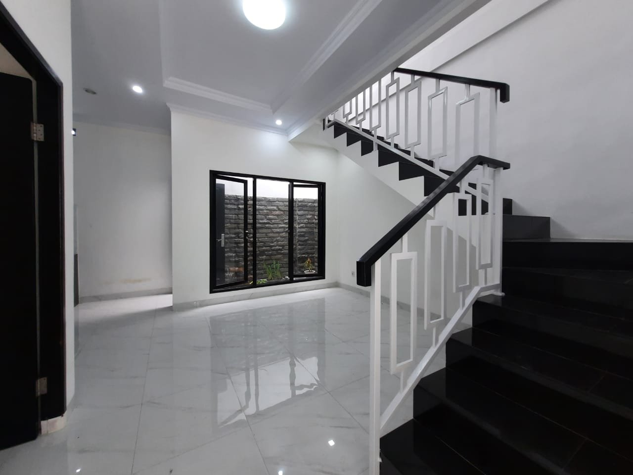 Dijual Rumah Kav.15 Cluster Ray House Residence Jagakarsa Jakarta Selatan - 2