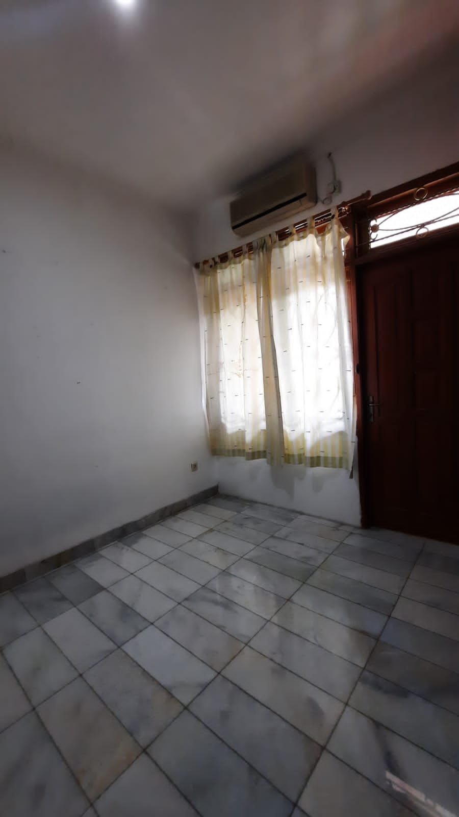 Puro Cinere komplek disewakan rumah 2 lantai apik bersih - 6