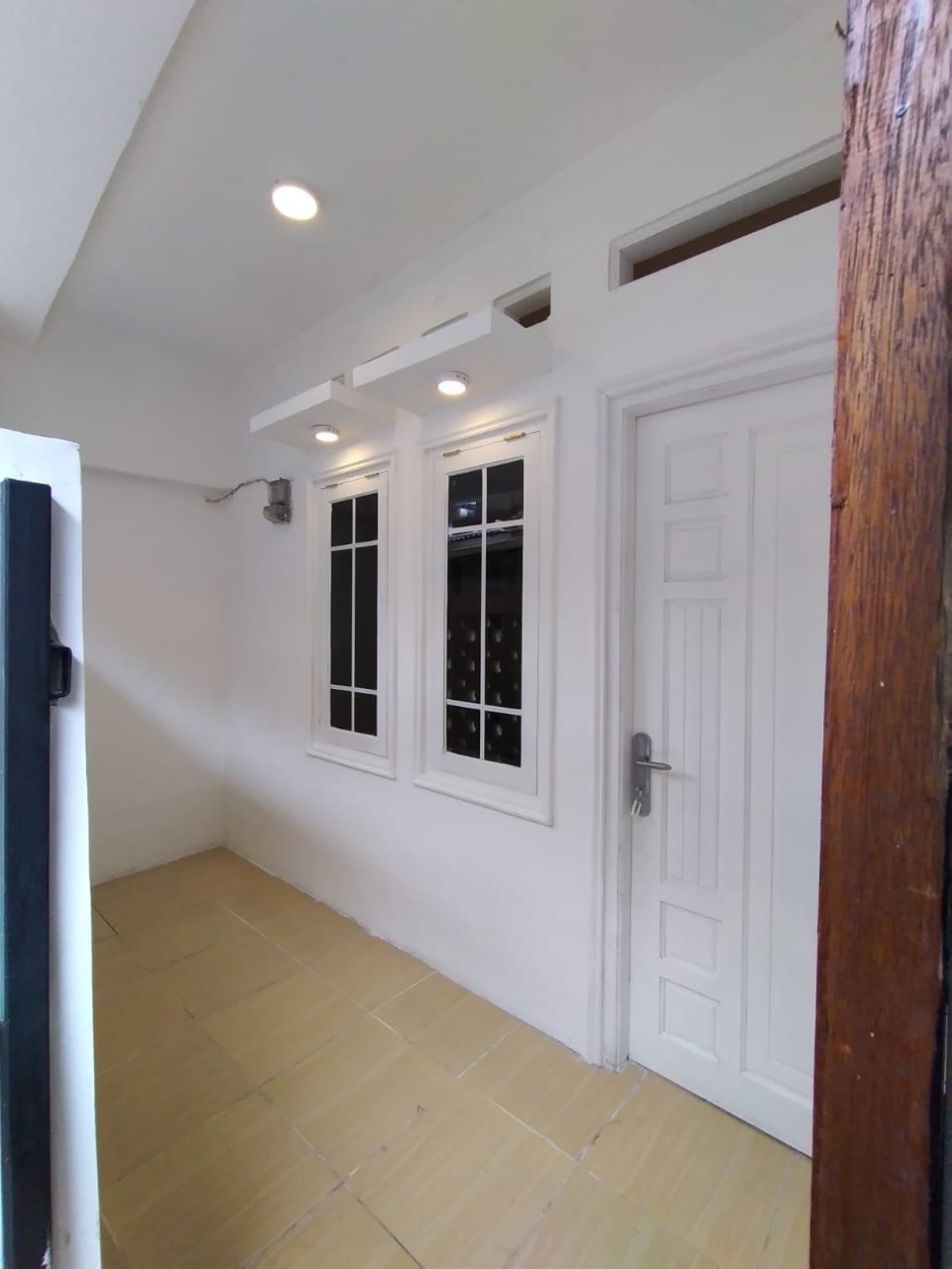 Dijual Rumah Baru Desain Klasik Minimalis di Utan Kayu Matraman - 4