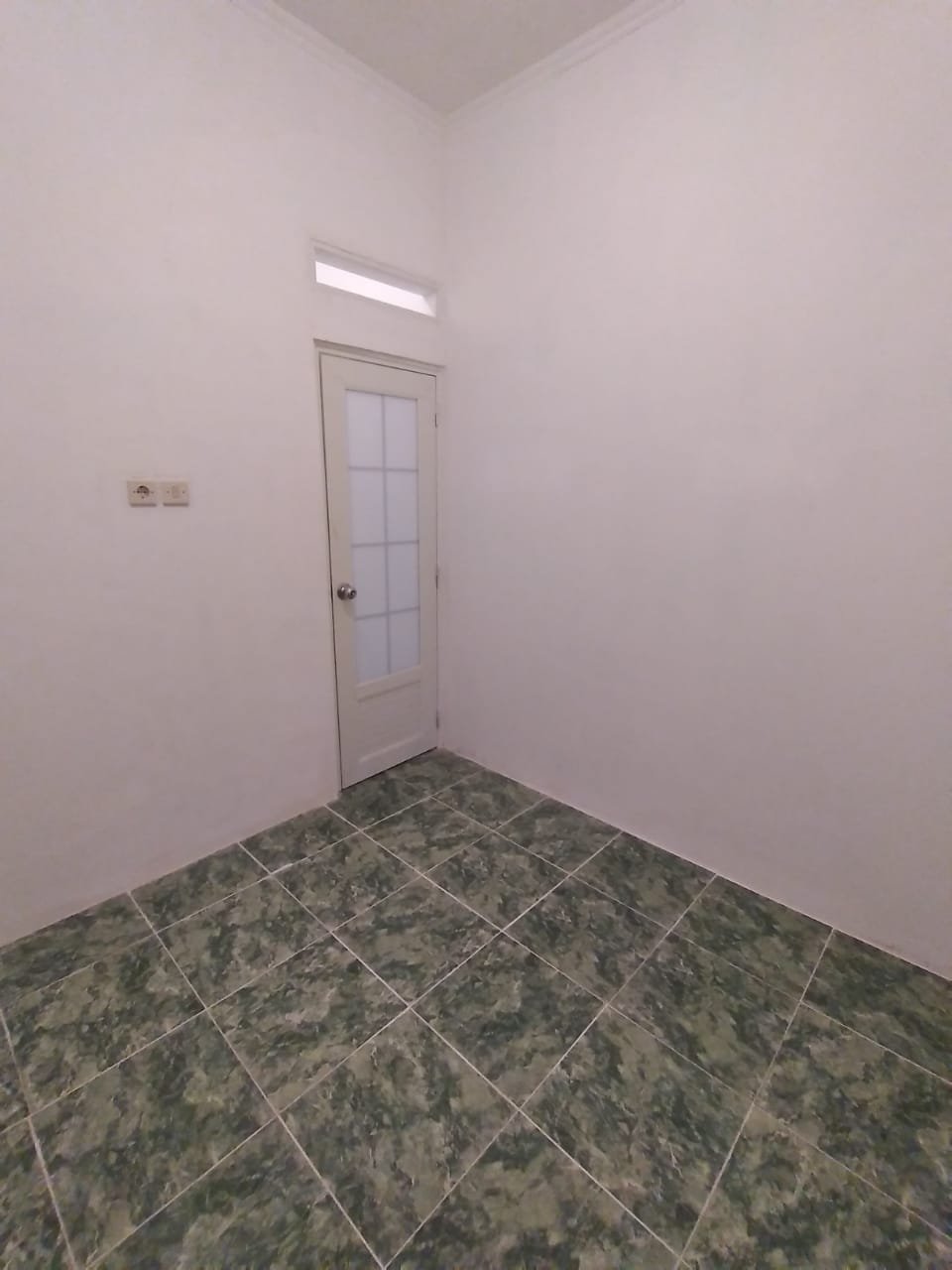 Dijual Rumah Baru Desain Klasik Minimalis di Utan Kayu Matraman - 14