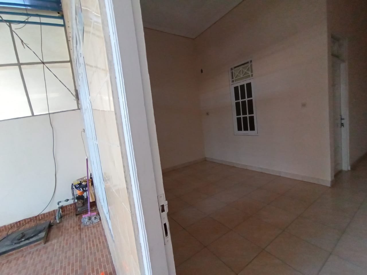 Disewakan/ Dikontrakan Tahunan Rumah Strategis di Koja, Jakarta Utara - 5
