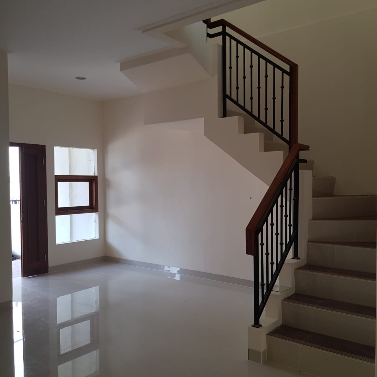 Rumah Mewah dan cantik di Kawasan Bintaro Jaya Sektor 5, Siap Huni - 2
