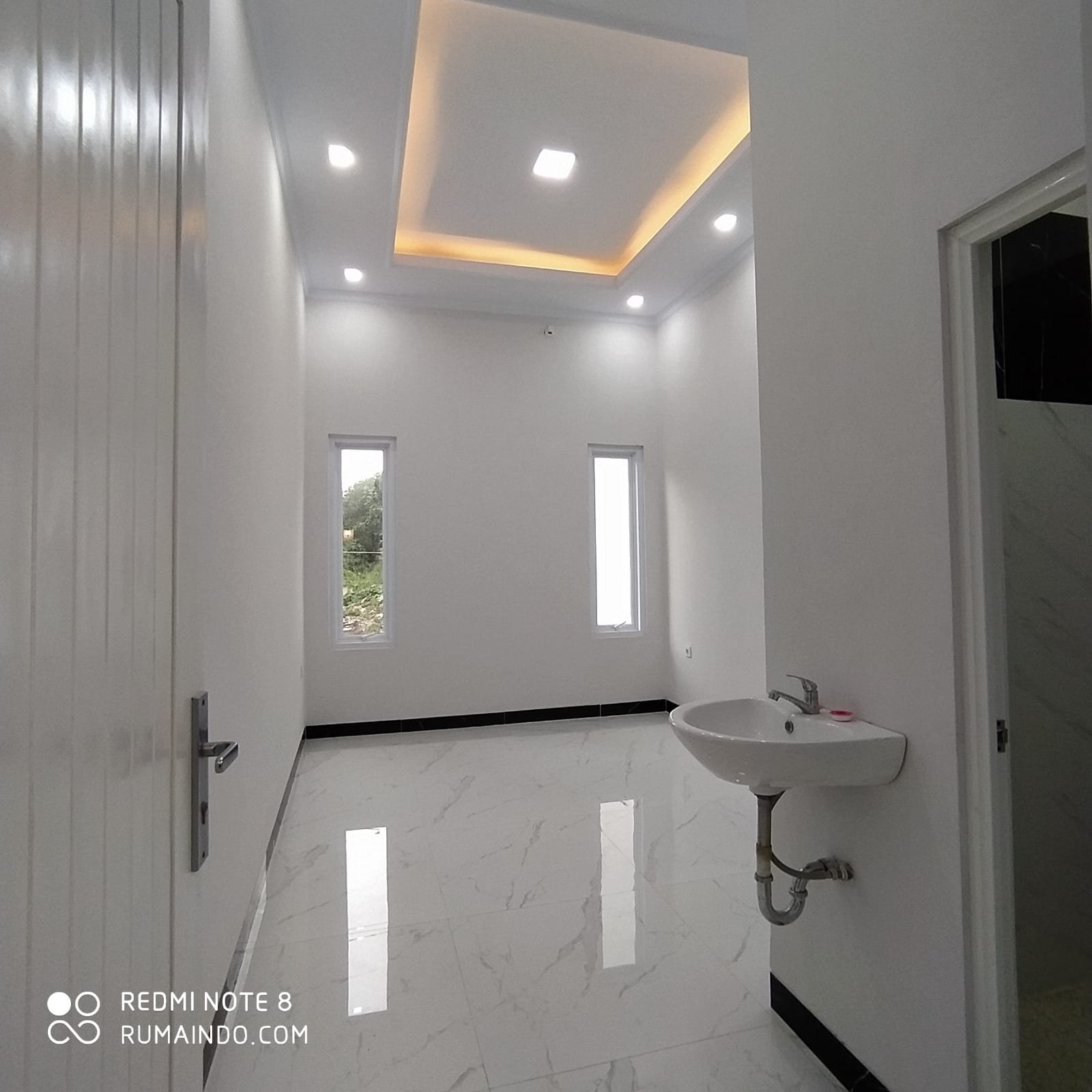 Dijual Rumah Ada Kolam Renang di Cluster Sevilla Residence Lebak Bulus Jakarta Selatan - 4