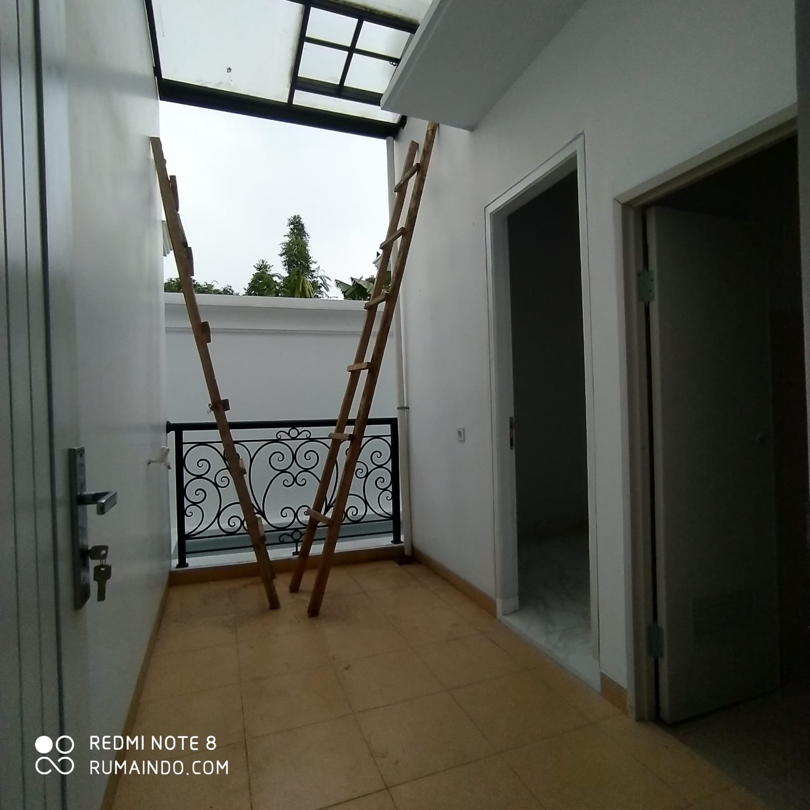 Dijual Rumah Ada Kolam Renang di Cluster Sevilla Residence Lebak Bulus Jakarta Selatan - 12