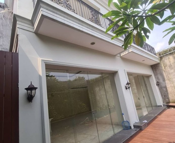 Rumah mewah di Kawasan Elit Kemang, siap huni - 7