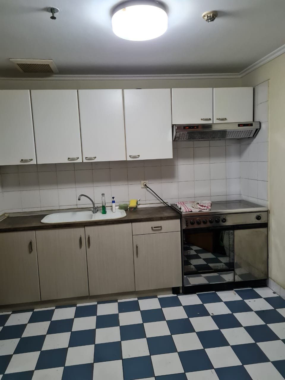 Sewa Apartment Wesling Kedoya 3BR, Kedoya Garden - 10