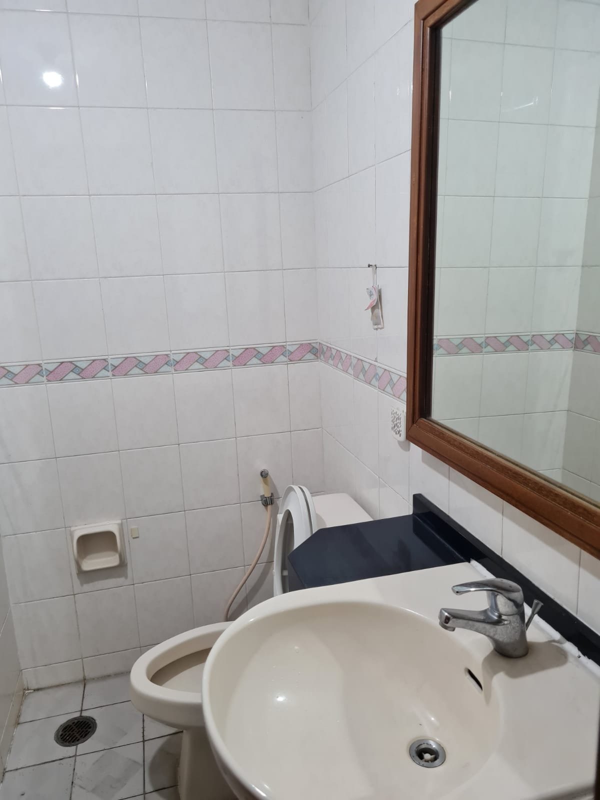 Sewa Apartment Wesling Kedoya 3BR, Kedoya Garden - 8