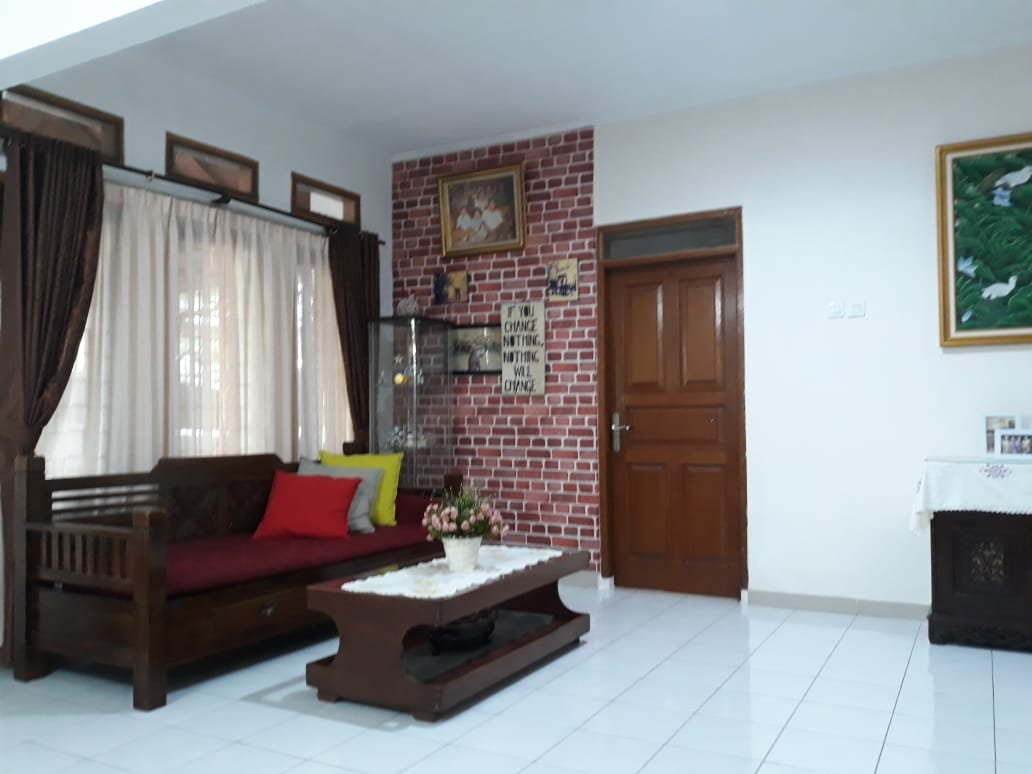 Dijual Rumah Cantik dekat kampus UIN, tanah 300 m2 di Ciputat Timur hanya 2,7 M - 3