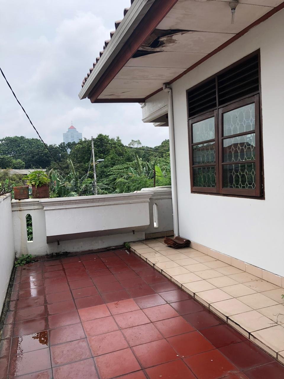 Rumah seken Cocok untuk kos-kosan kondisi  terawat di kawasan Komersil Pancoran - 7