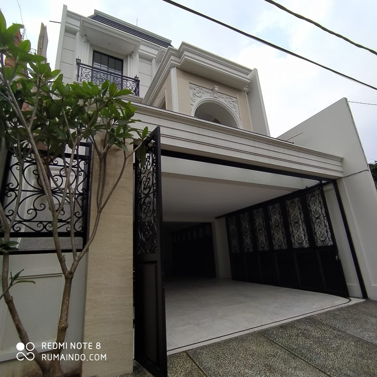 Dijual Rumah Mewah Design American Classic Ada Kolam Renang di Jagakarsa Jakarta Selatan - 2