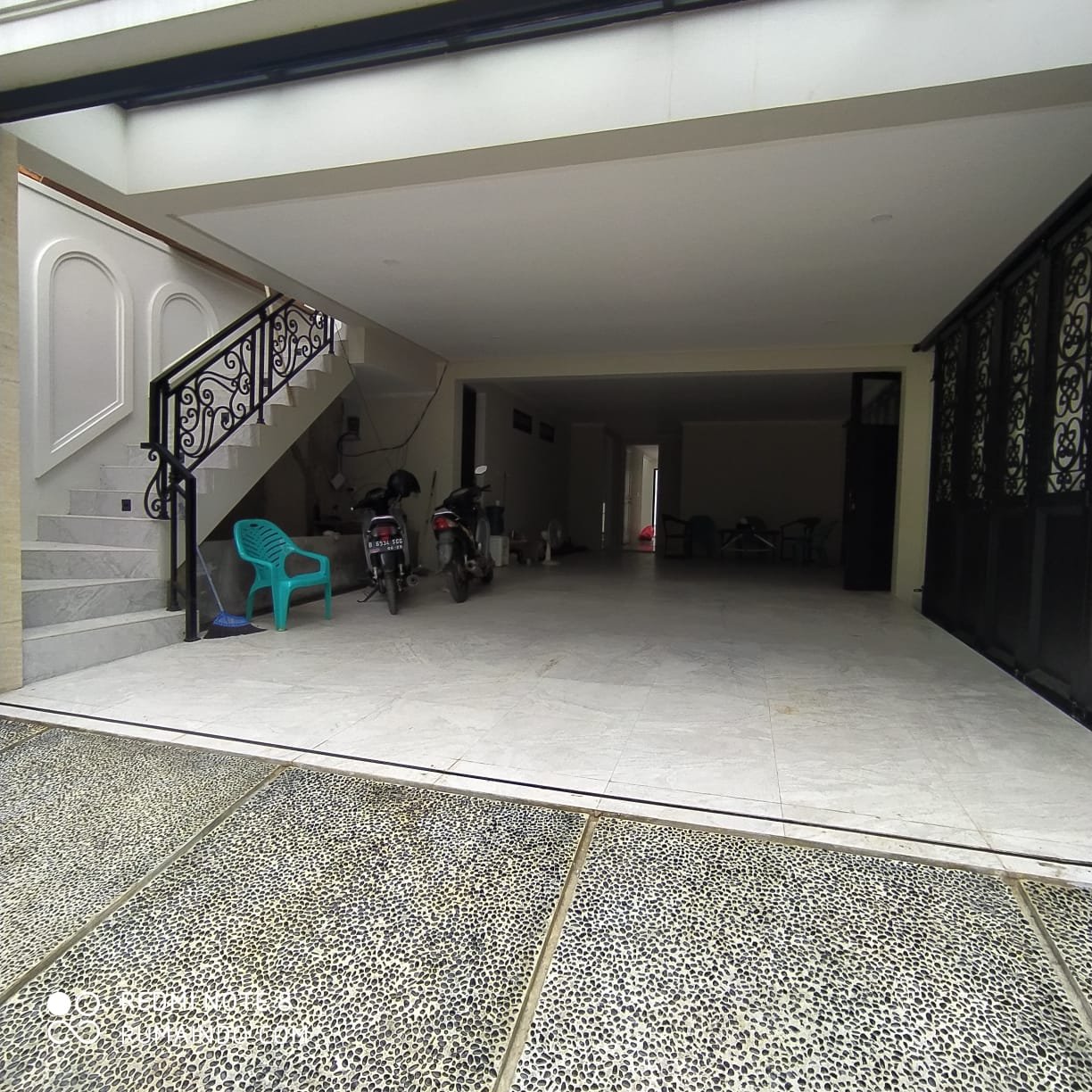 Dijual Rumah Mewah Design American Classic Ada Kolam Renang di Jagakarsa Jakarta Selatan - 4