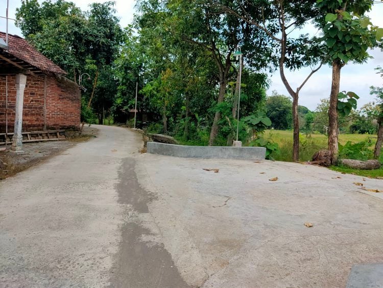 Dijual Tanah 750m²  Bonus Bangunan Jirapan Suroboyo Sragen - 6
